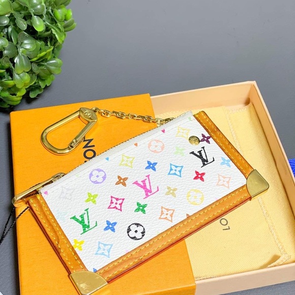 For Sale this Authentic Louis Vuitton Muliticolore keypouch in Blanc! - Picture 4 of 7